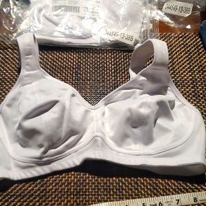Comfort Strap Bra White Size 38B Full Coverage Wireless Bra 3 eye/hook back clos